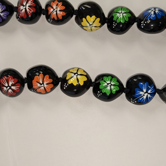 HAWAIIAN NUT BEAD RAINBOW COLORED TIE LONG NECKLACE - Picture 5 of 6